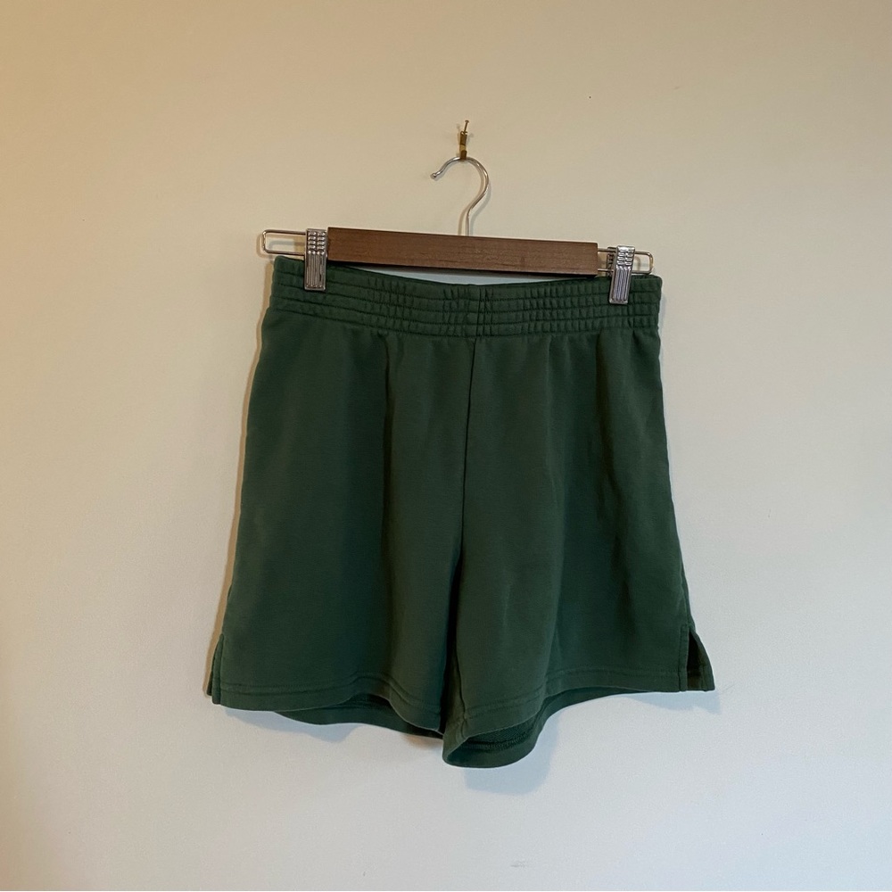 Aritizia TNA airy 5 inch sweat shorts